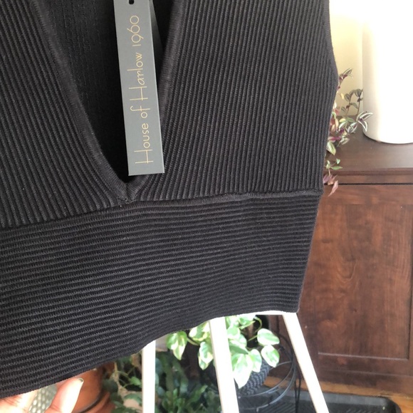 🖤NWT House Of Harlow Luxe Essential Sleeveless Top Plunged V-Neck-Women M - Picture 3 of 15
